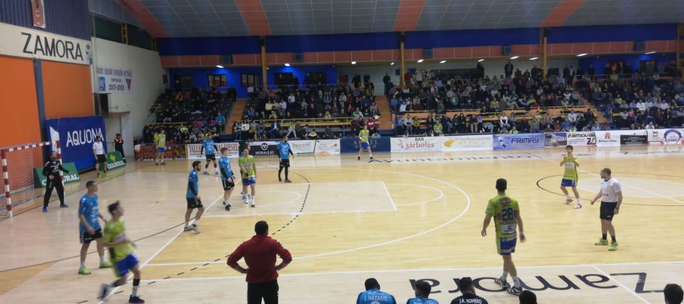 El Cajasur cae vapuleado ante un Zamora que le adelanta en la tabla